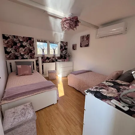 بوتيل Peniche Myamore Sainte-Colombe (Isere)