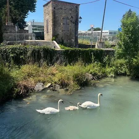 بوتيل Peniche Myamore Sainte-Colombe (Isere)