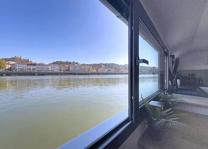 Péniche Myamore Sainte-Colombe (Isere)