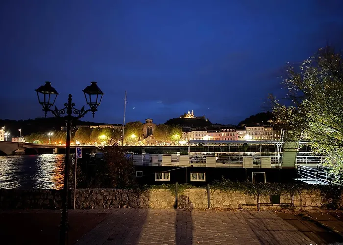 Péniche Myamore Hotel en barco Sainte-Colombe (Isere)